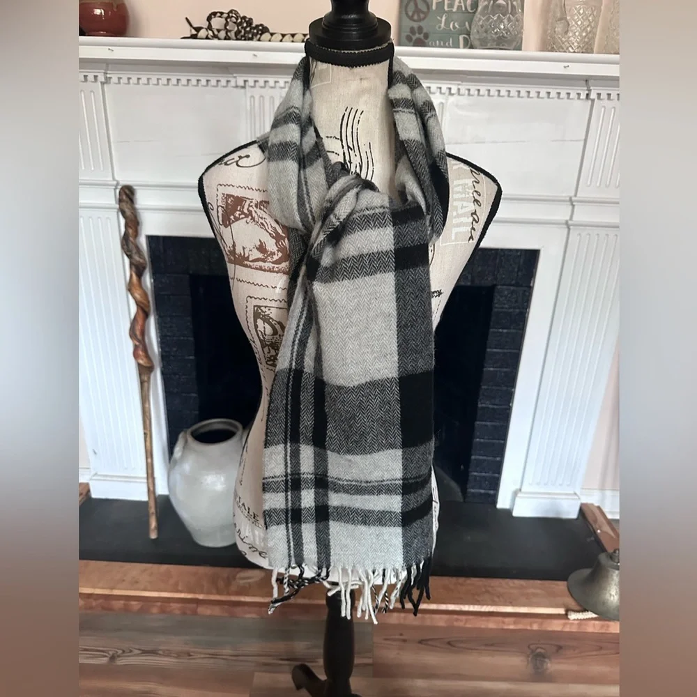 Italian Wool Plaid Scarf Gray Black Classic Minimal Winter Rectangle Made Italy